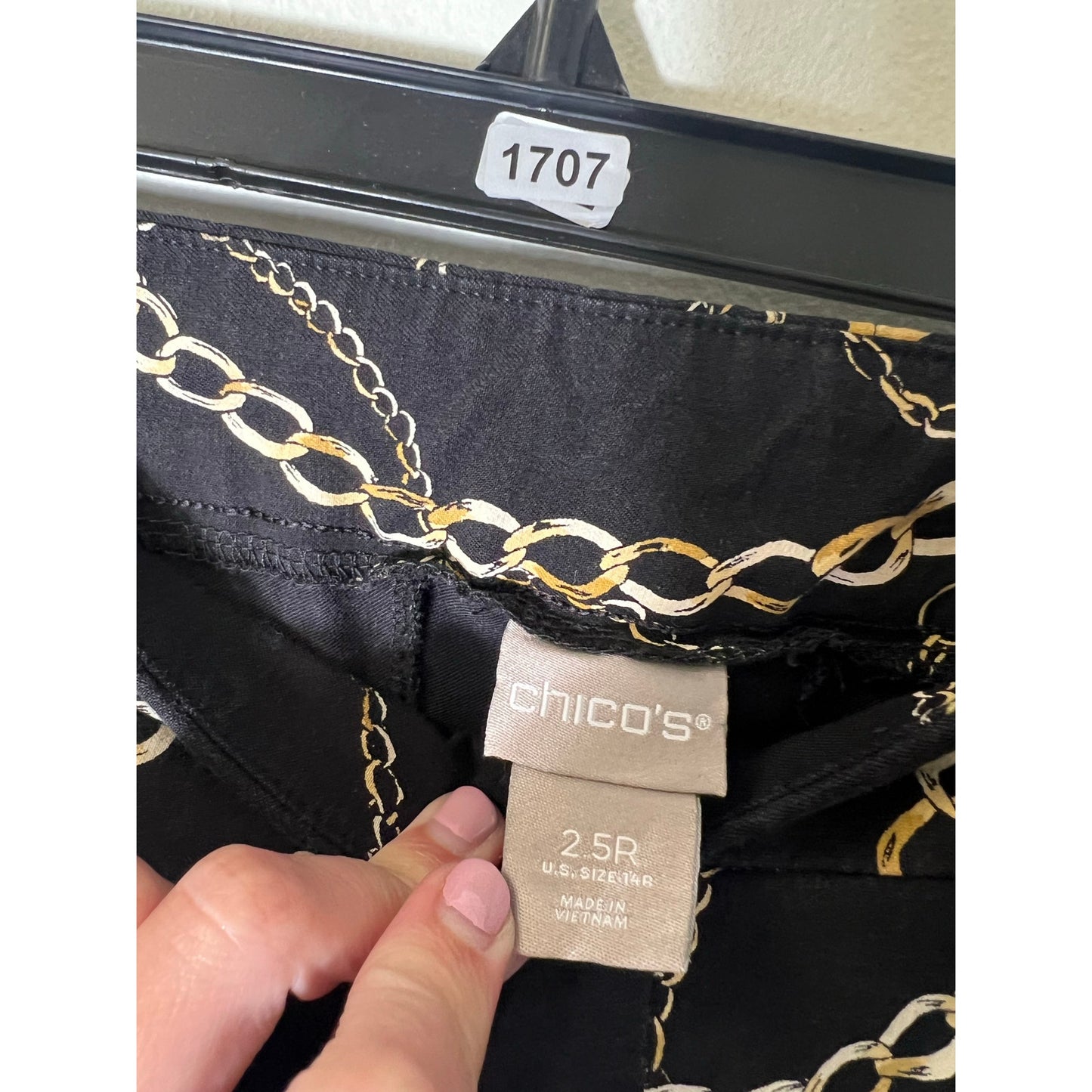 Chico's Black Gold Chain Pull On Ankle Pants Sz 14R