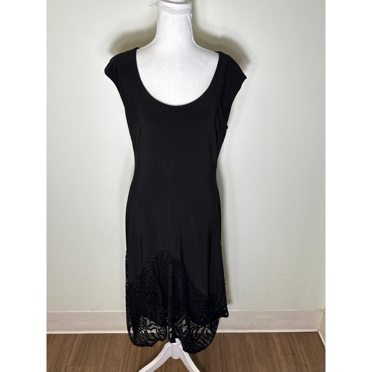 Joseph Ribkoff Black Sleeveless with Lace at the Hem. Knee Length Sz 12