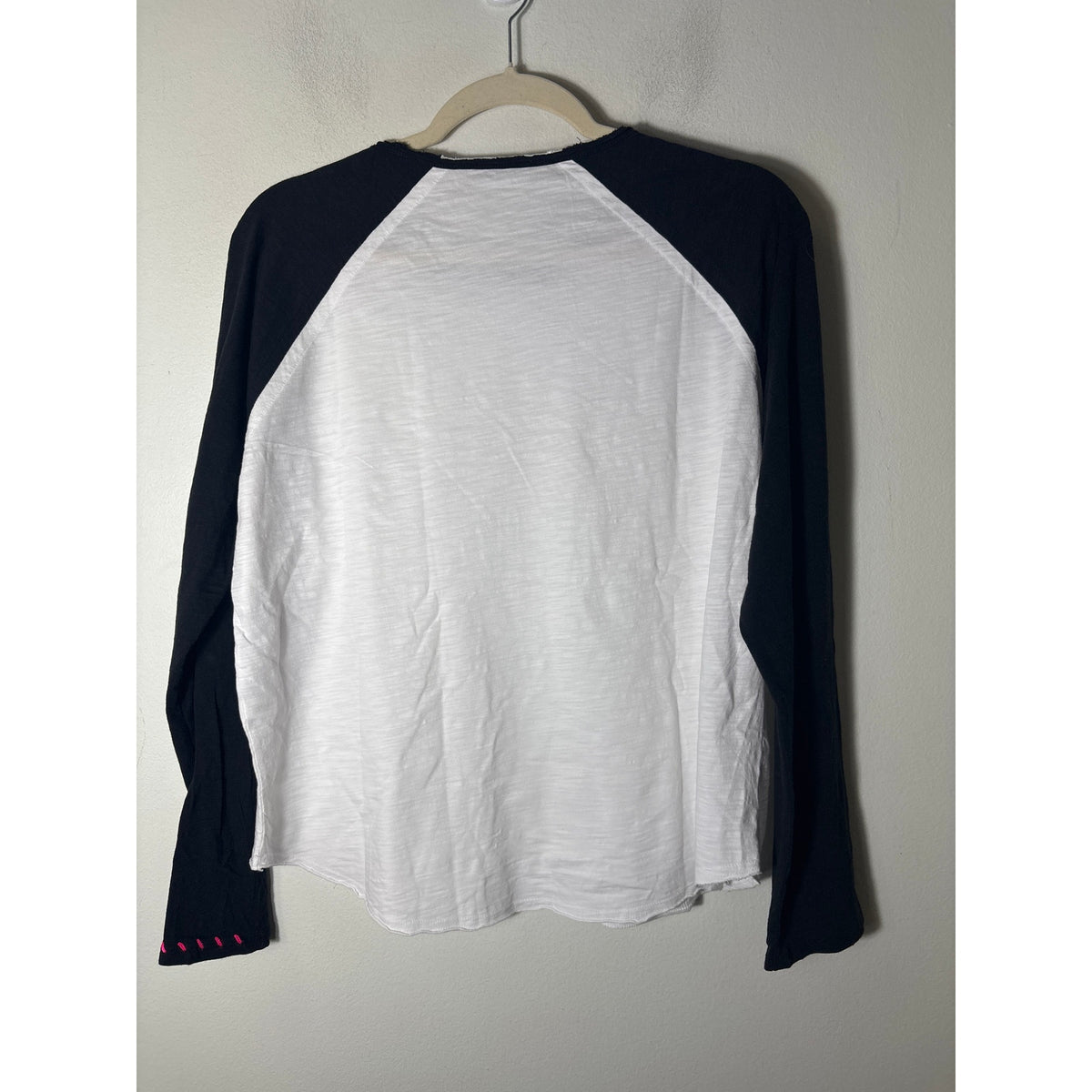 Lisa Todd White w Black Sleeve Tee Sz L