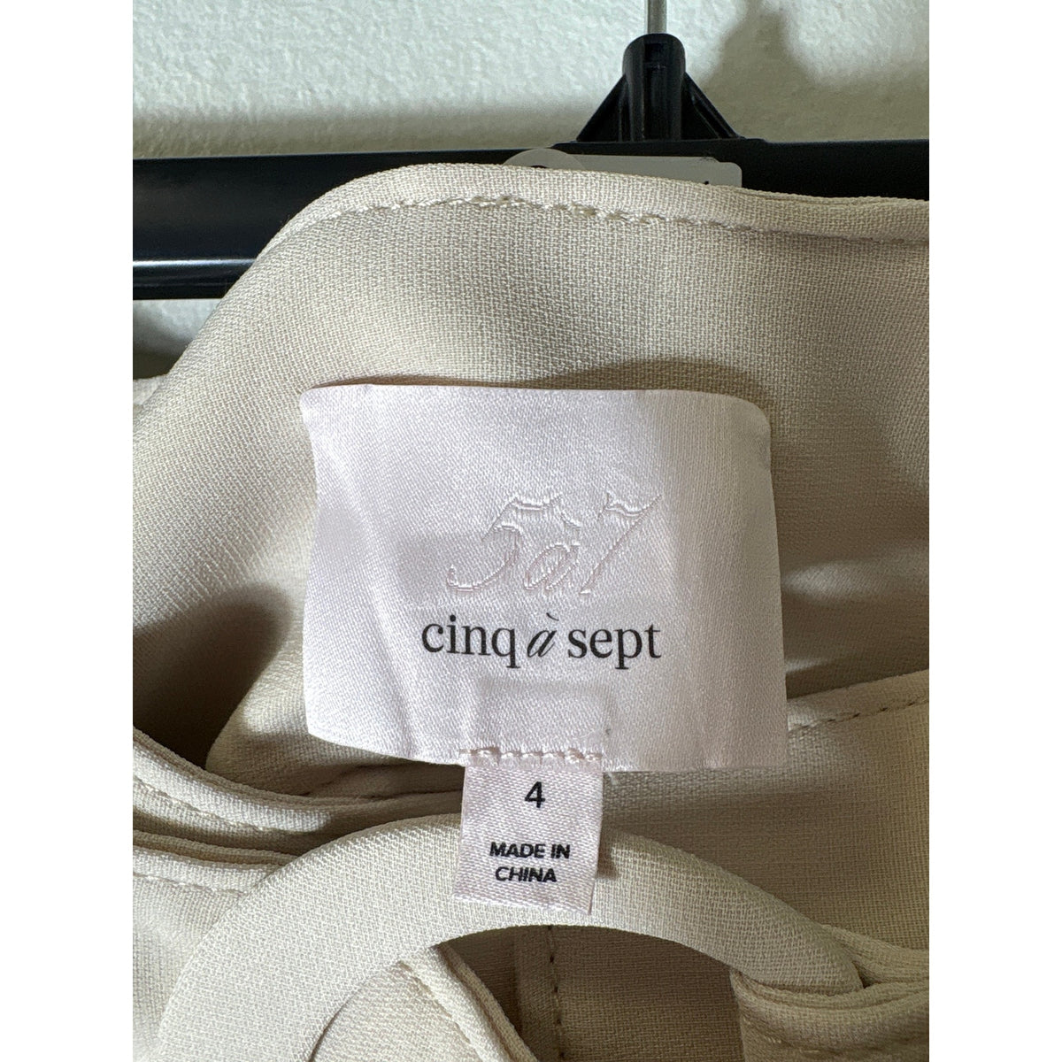 Cinq a Sept Off White Belted Shorts Sz 4