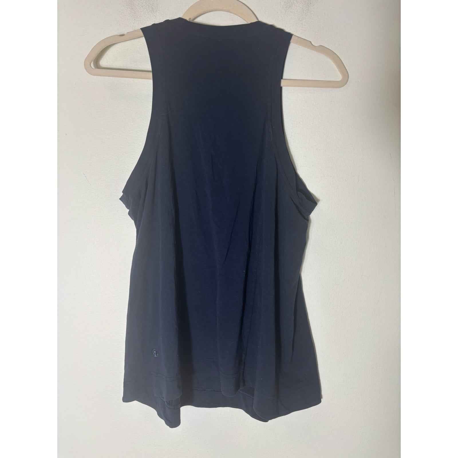 Lululemon Black Sleeveless Athletic Shirt Top Sz SP