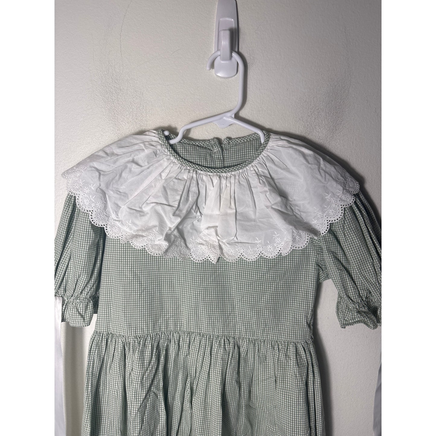 Girls Vintage Green Check Puff SLeeve Dress with White bibb collar Sz 7