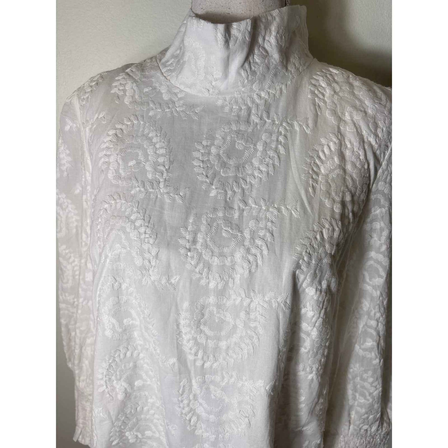 NWT Buru Long Sleeve Mod White Embroidery Top Sz xs