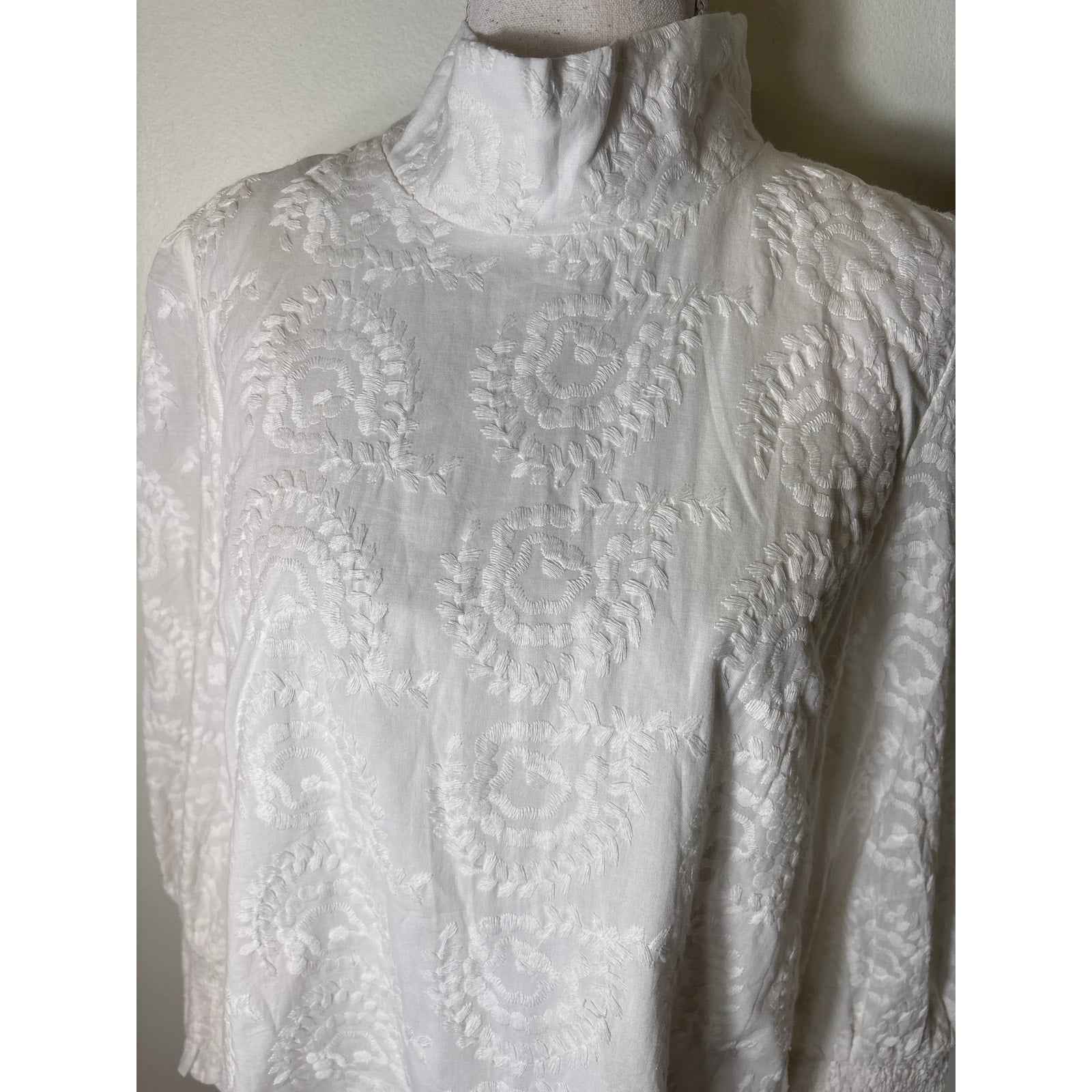 NWT Buru Long Sleeve Mod White Embroidery Top Sz xs