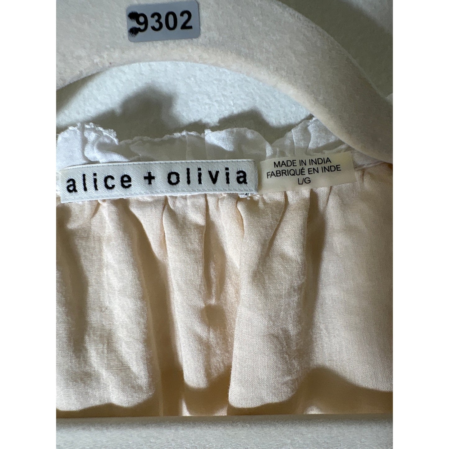 Alice + Olivia Off White Embroidered Flutter Sleeve Top Sz L