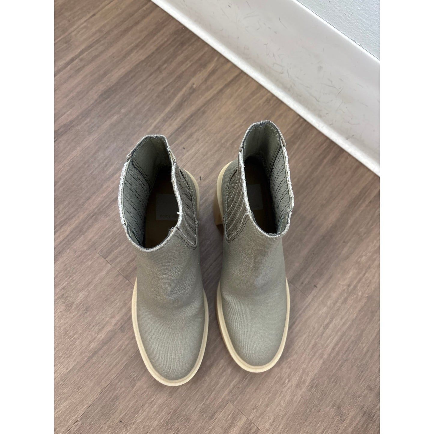 NWOB Dolce Vita Gray Platform Pull On Ankle Bootie Sz 6