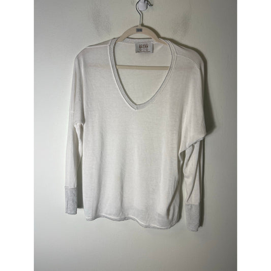 Brand Bazar White Long Sleeve V-Neck Light Weight Sweater Sz M