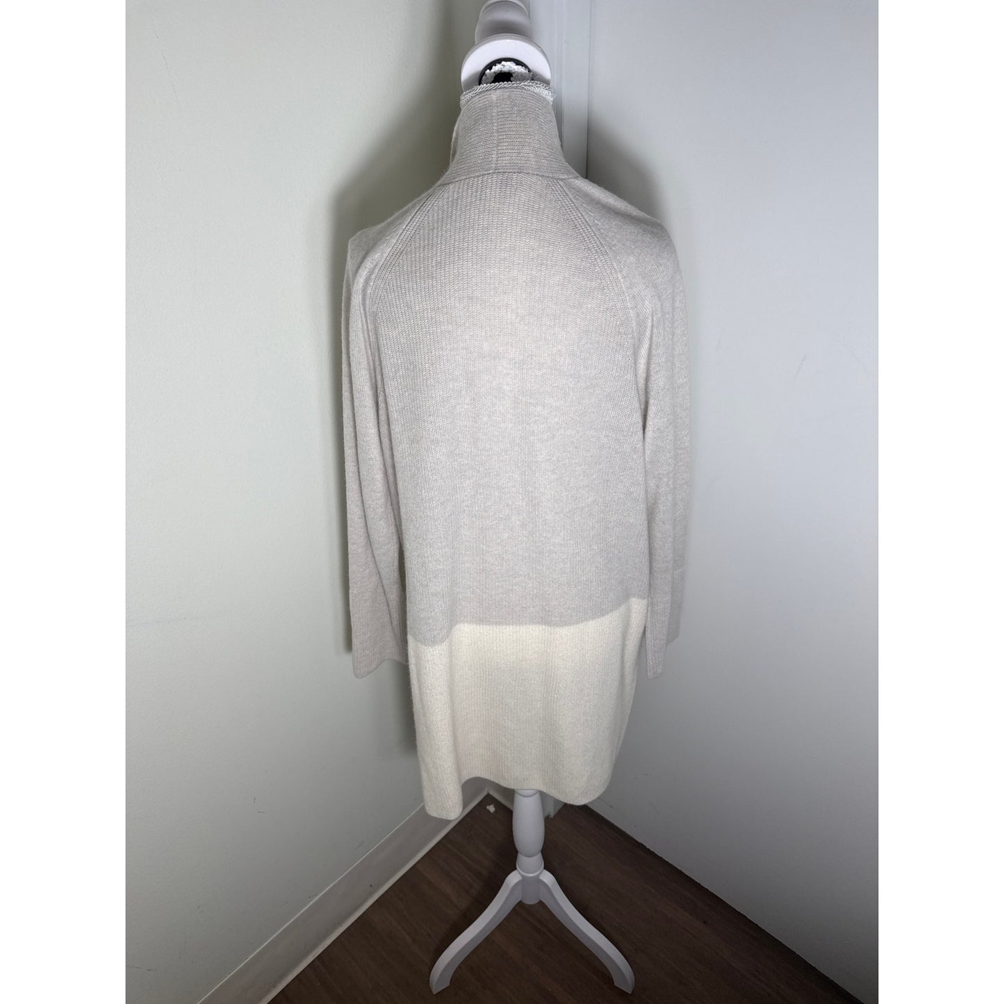 Kinross Light Gray and Cream Cashmere Cardigan Sz L