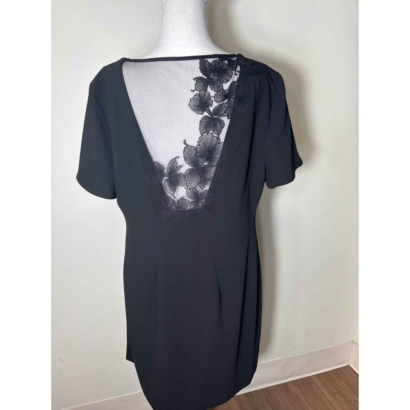 Trina Turk Black Cocktail Dress W Back Lace Inset Sz 12